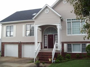 1890 Freedson Dr, Hickory, NC 28602