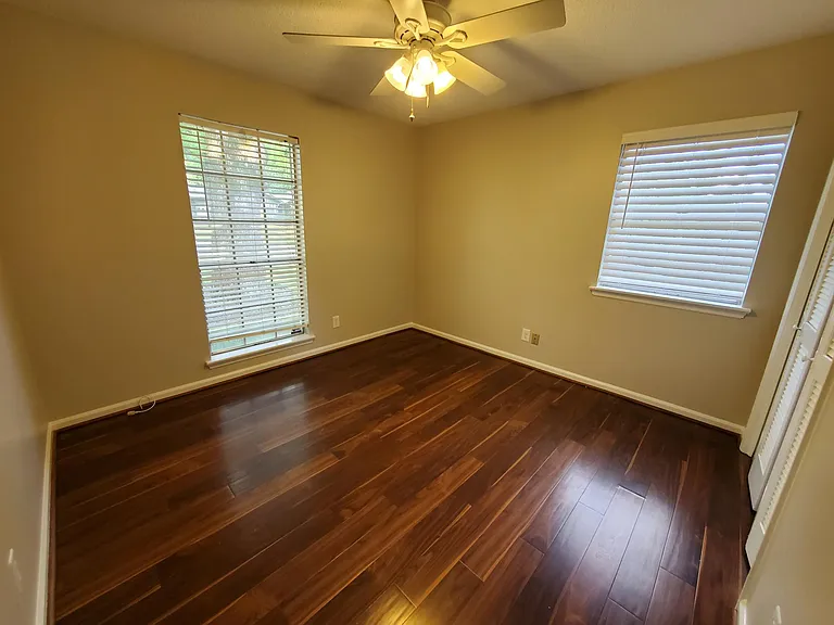 324 Burnside Dr — Photo 12