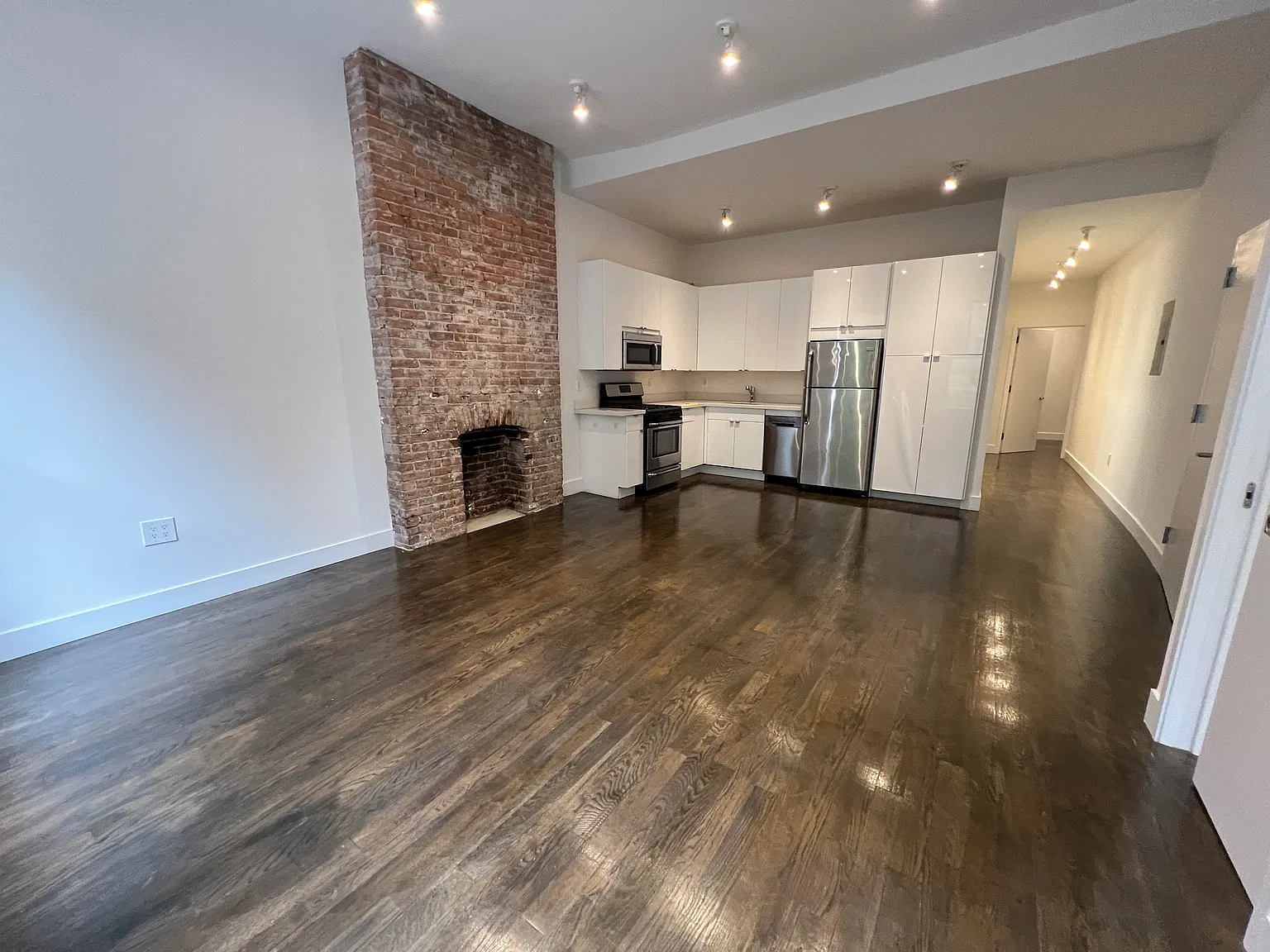 19 East 16th Street — Photo 2