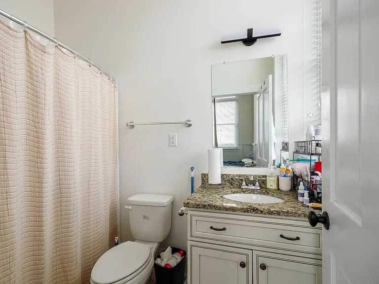 900 St James St — Photo 17