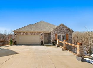 3 Manton Ln, Bella Vista, AR 72714