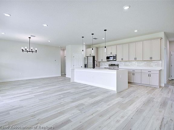 4th image of 2501 Monza Dr