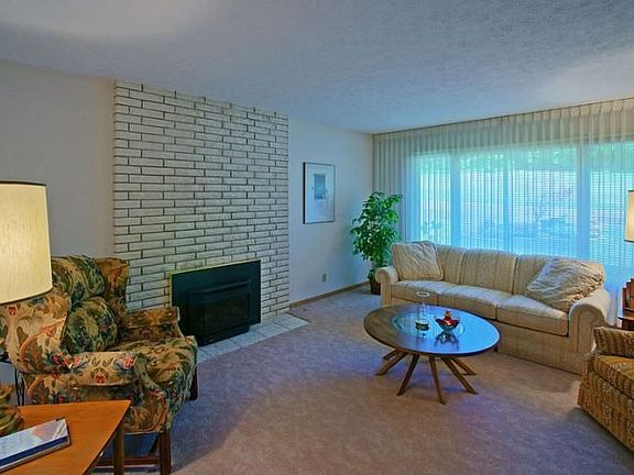 3rd image of 3137 N Park Blvd