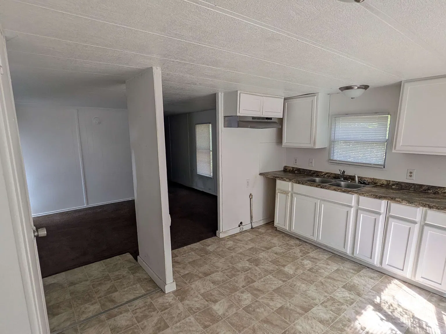 3 bed, 1300 sqft, $995 — Photo 4