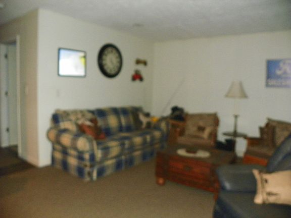 4th image of 414 Circle Dr