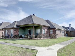 114 Colchester Dr, Broussard, LA 70518