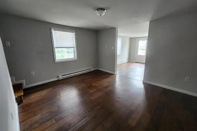 652 Baker St — Photo 13