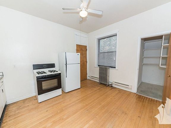 2nd image of 915 W Waveland Ave #2C