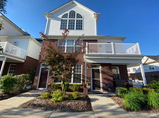 8315 Towne Center Cir S, Warren, MI 48093