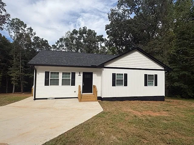3 bed, 2.0 bath, 1104 sqft, $1,600 — Photo 1