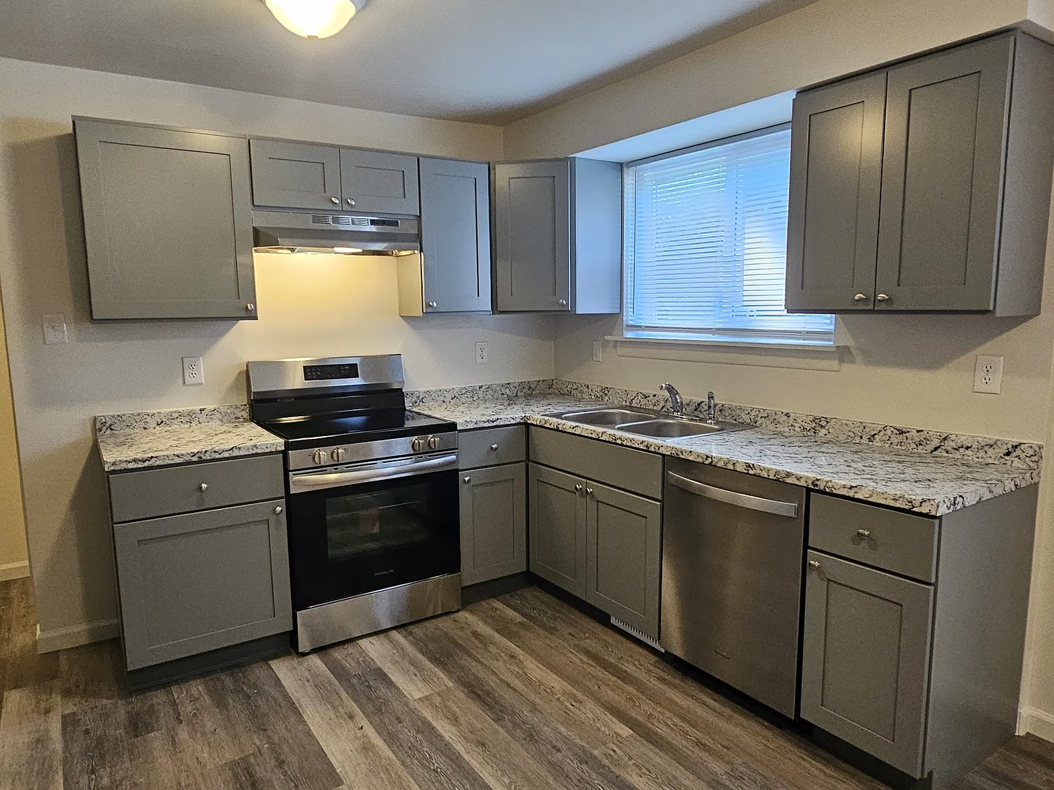 4 bed, 1.5 bath, 1800 sqft, $2,200 — Photo 1