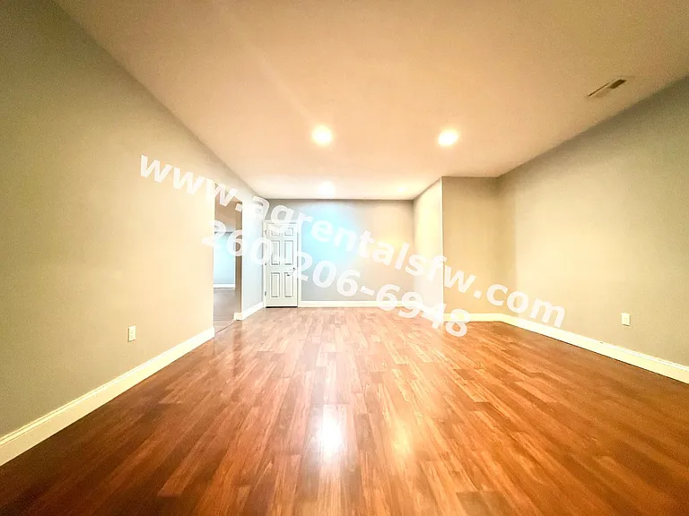 8819 Strathmore Ln — Photo 19