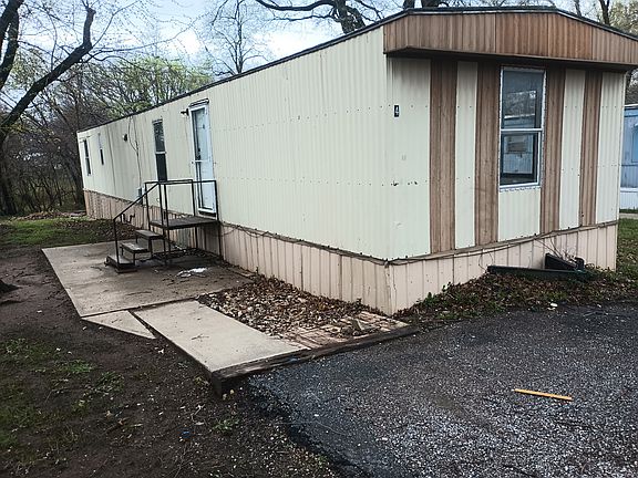 2nd image of 327 N County Line Rd #4