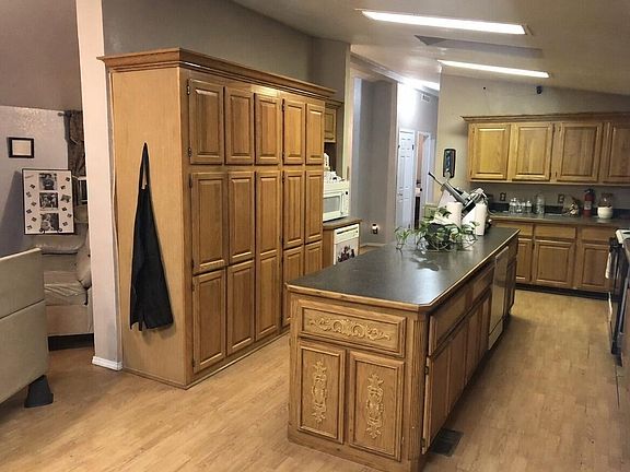 5th image of 626 Red Top Road