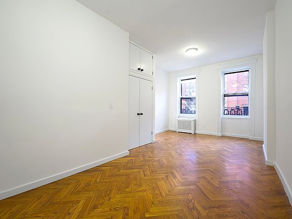 5th image of 403 W 21st St APT 2-W