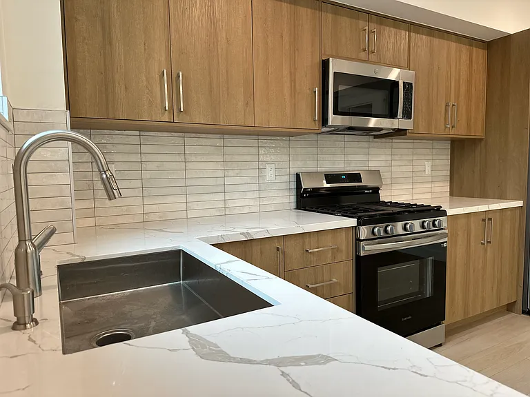 941 N Martel Ave #102 — Photo 13