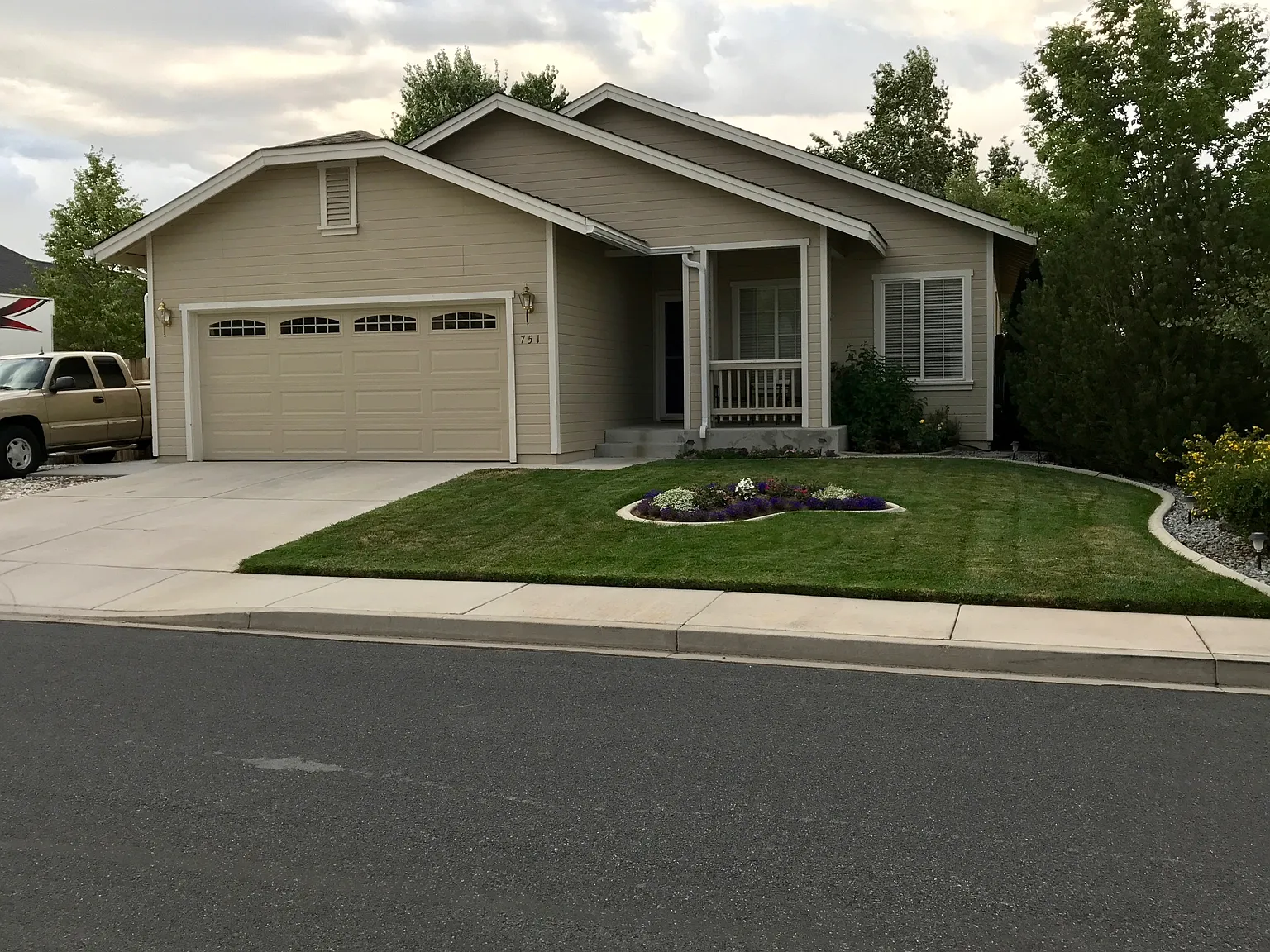 751 W Golden Valley Rd photo 1