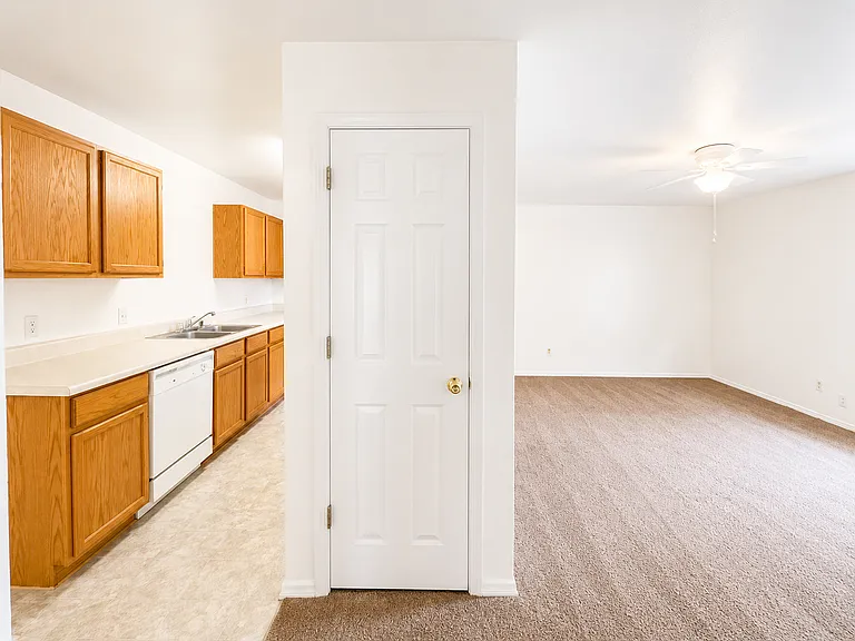 Willow Park Apartments — Photo 25