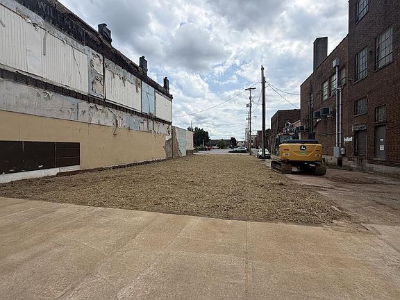 4th image of 314 Center St