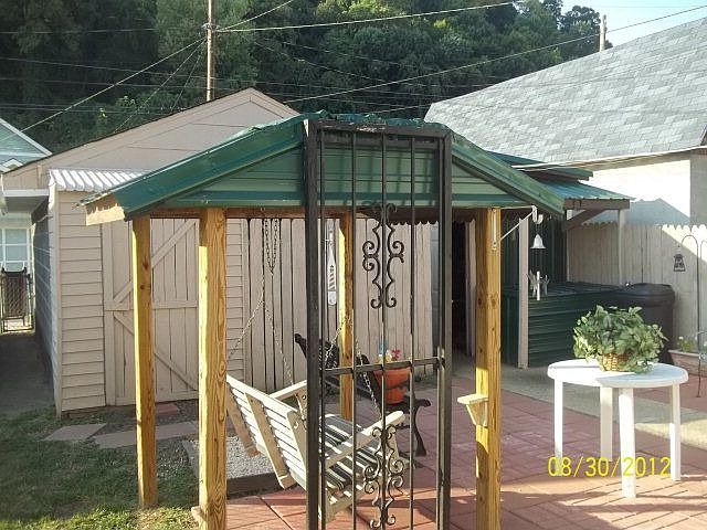 2nd image of 3863 Rhodes Ave