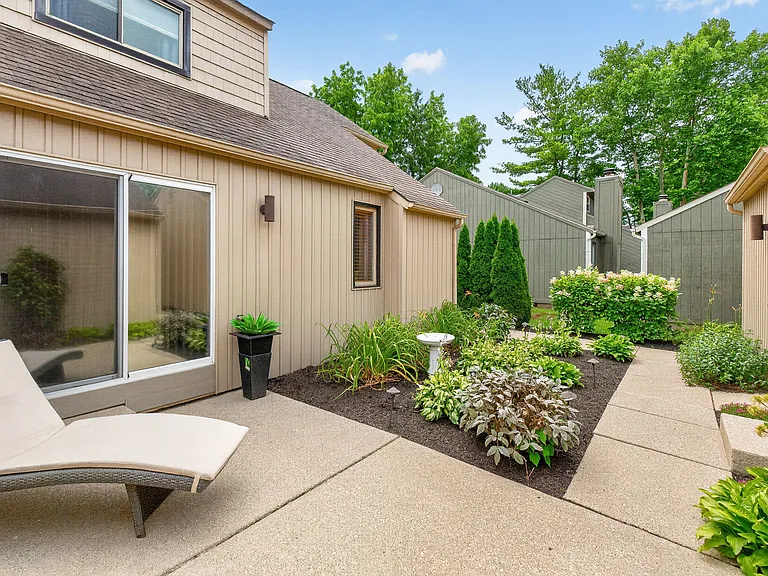 Private patio area off of master bedroom