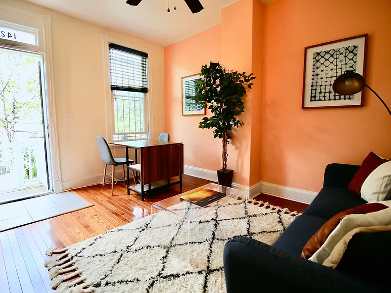 1423 E St NE #1 — Photo 8