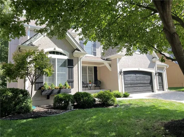 4543 Grove St, Shawnee, KS 66226