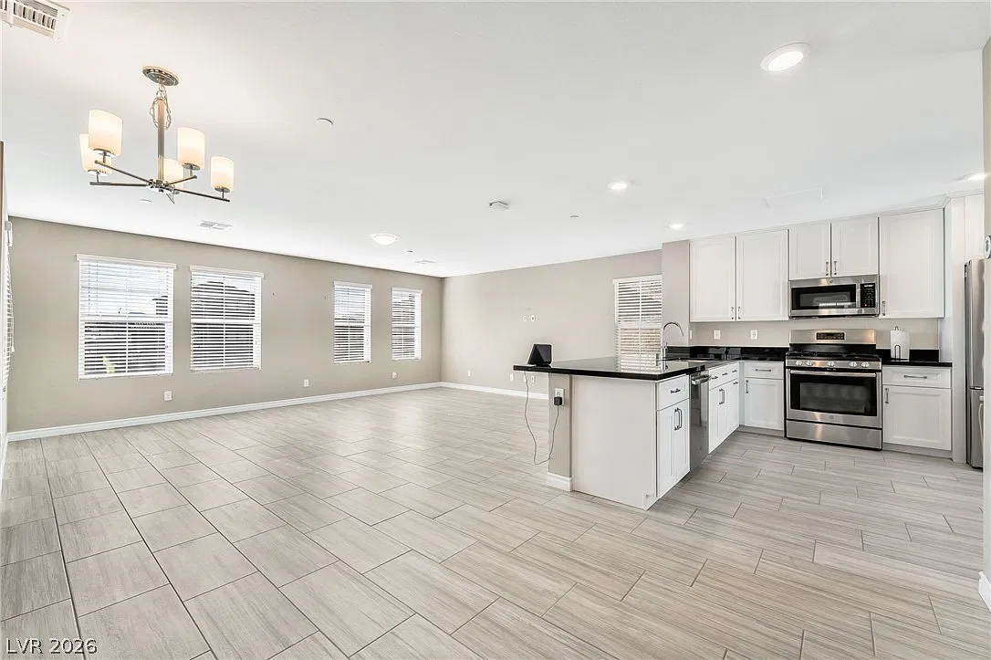 3 bed, 3.5 bath, 2062 sqft, $2,400 — Photo 3