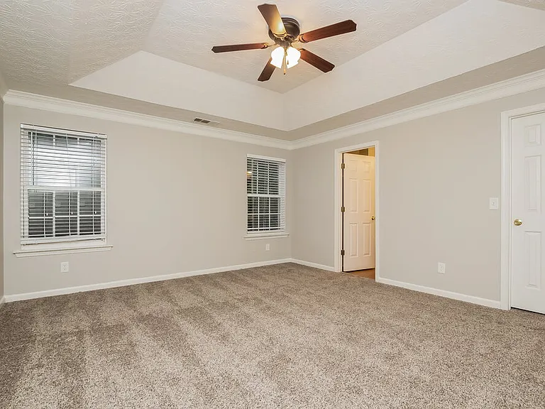 340 Meadows Ln — Photo 9