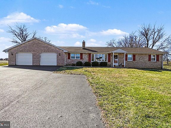 3rd image of 152 Old Stone House Rd S #S