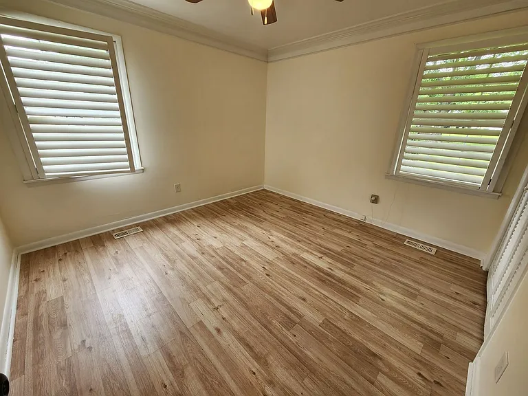 702 Meade Dr — Photo 8