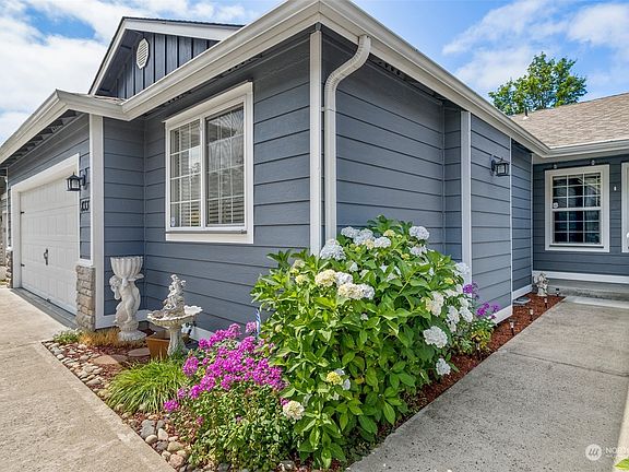 4th image of 833 Avalon Court SE