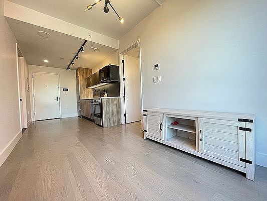 5th image of 2708 Snyder Ave #102