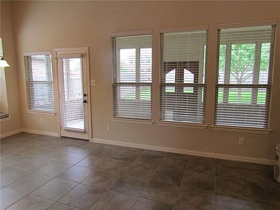 4th image of 844 Lake Hollow Dr