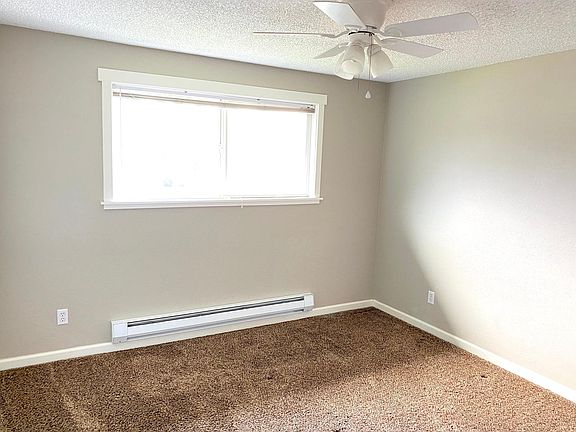 5th image of 911 8th St SE APT 3