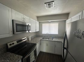 223 N 14th St, Las Vegas, NV