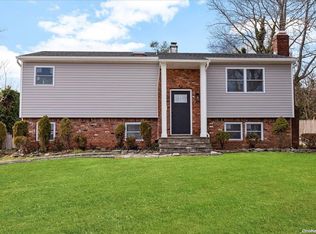 2910 Chestnut Ave, Medford, NY 11763