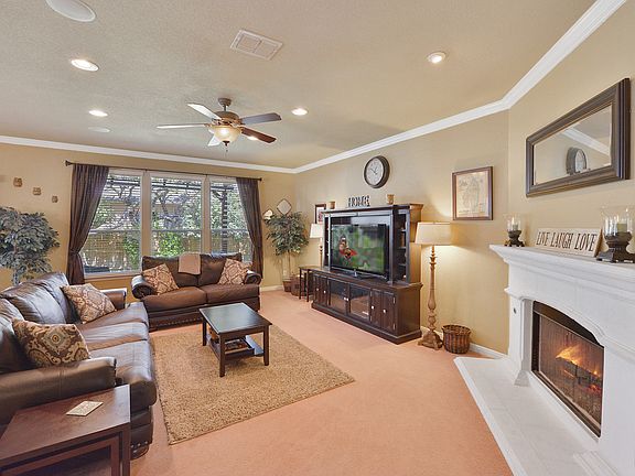 3rd image of 527 Lorimor Ct