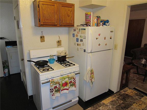 5th image of 9527 Charlotte St