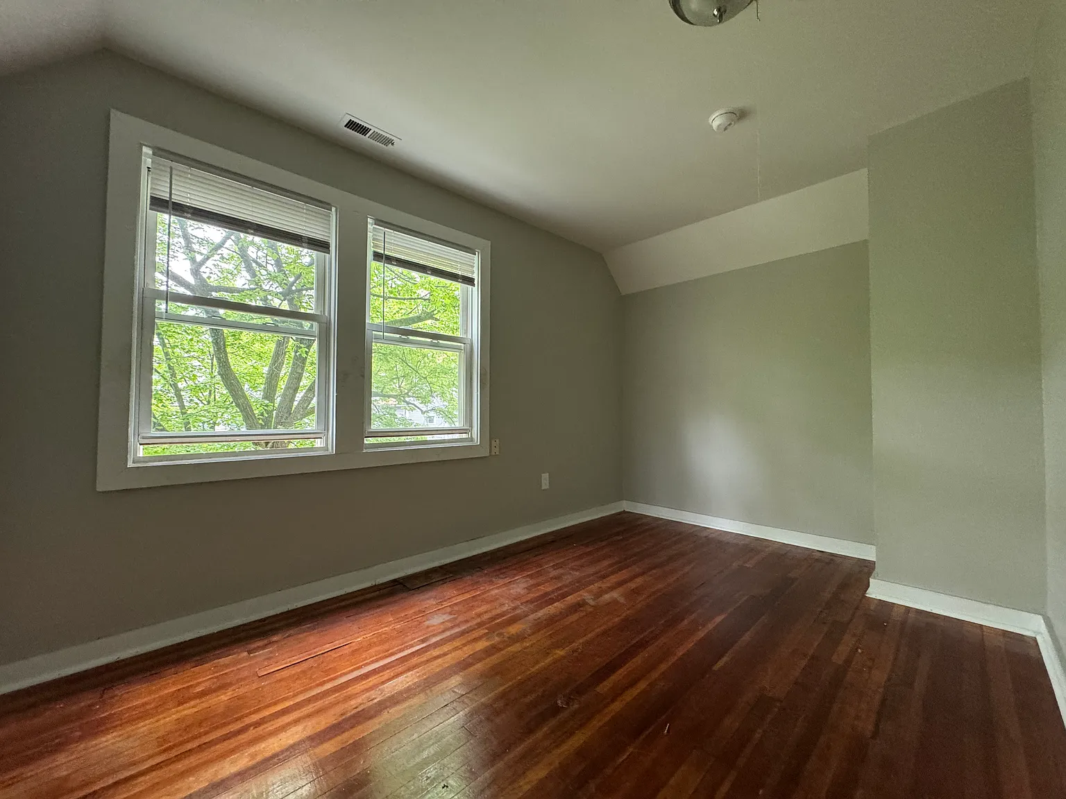 3 bed, 1248 sqft, $2,095 — Photo 3