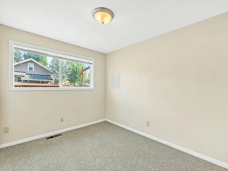 Ferry St - 4 Plex — Photo 15