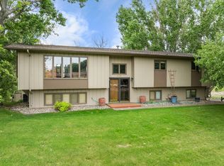 1809 Parkside Dr, Minot, ND 58701