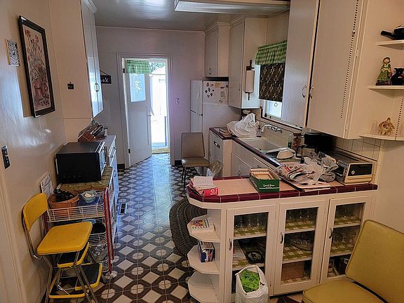 3rd image of 639 W Euclid Ave