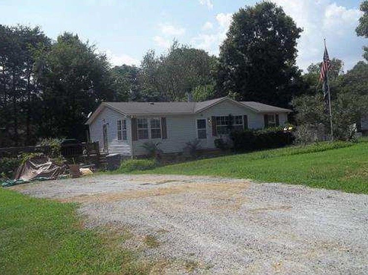 2nd image of 132 Ensign Pl
