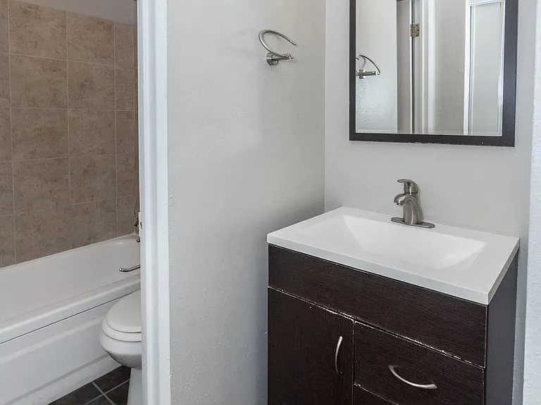 Emerson Flats — Photo 13