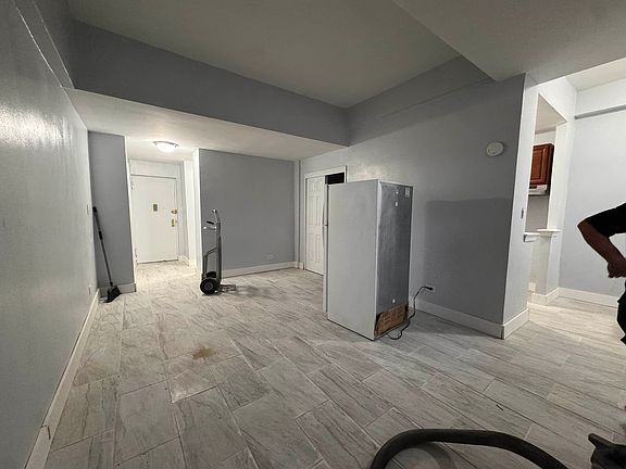 3rd image of 450 Rockaway Pkwy APT 1G