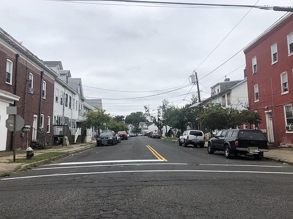 5th image of 407 Woodland St