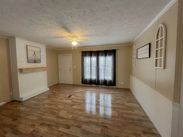 7395 Grady Ln, Pound, VA 24293