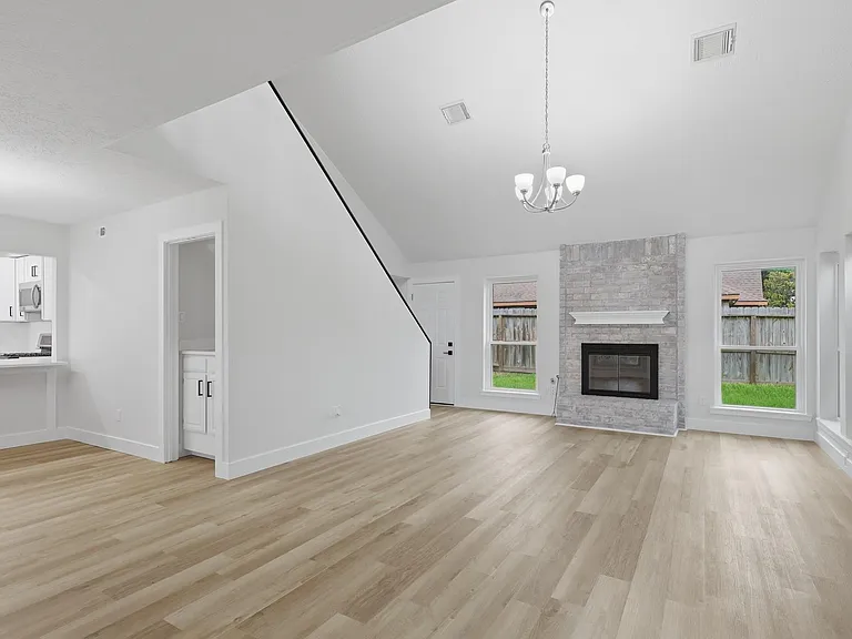 3602 Storm Creek Dr — Photo 3