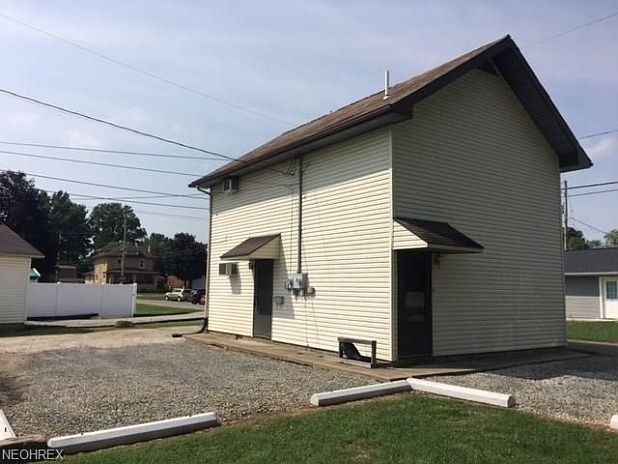 1st image of 144 4th St SW Rear #